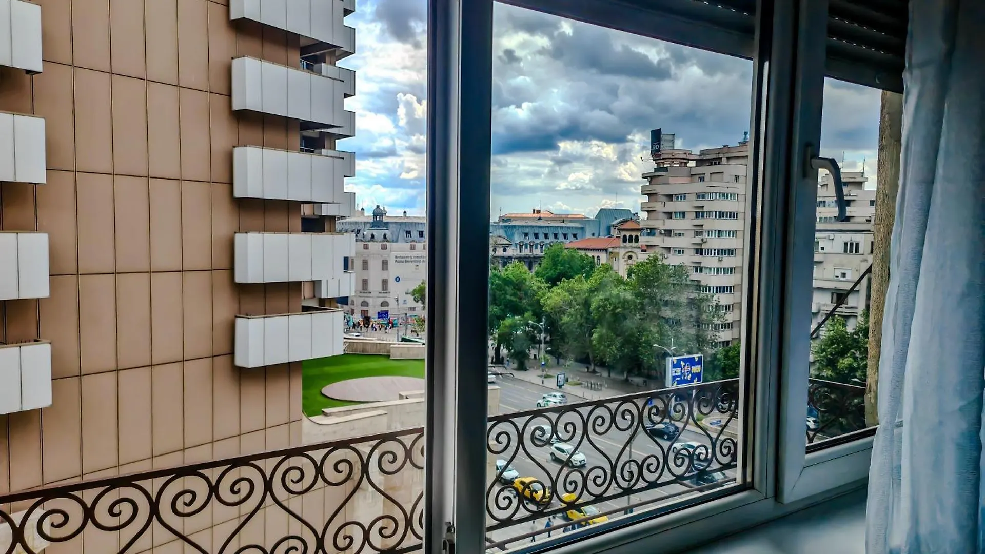 Downtown Condo National Theatre, University Square Bucharest Romania