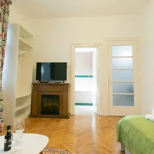  Apartamento Bright In The Heart Of The With Netflix